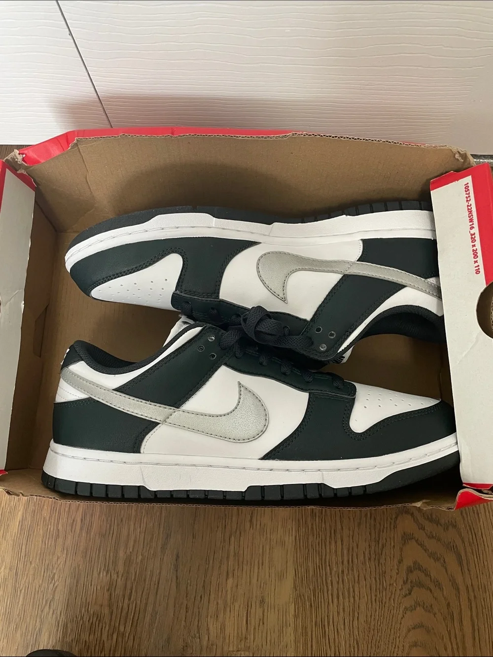 Nike Dunk Low women’s 10. Men’s 8.5 Seaweed/Metallic Silver-White IO7450-364